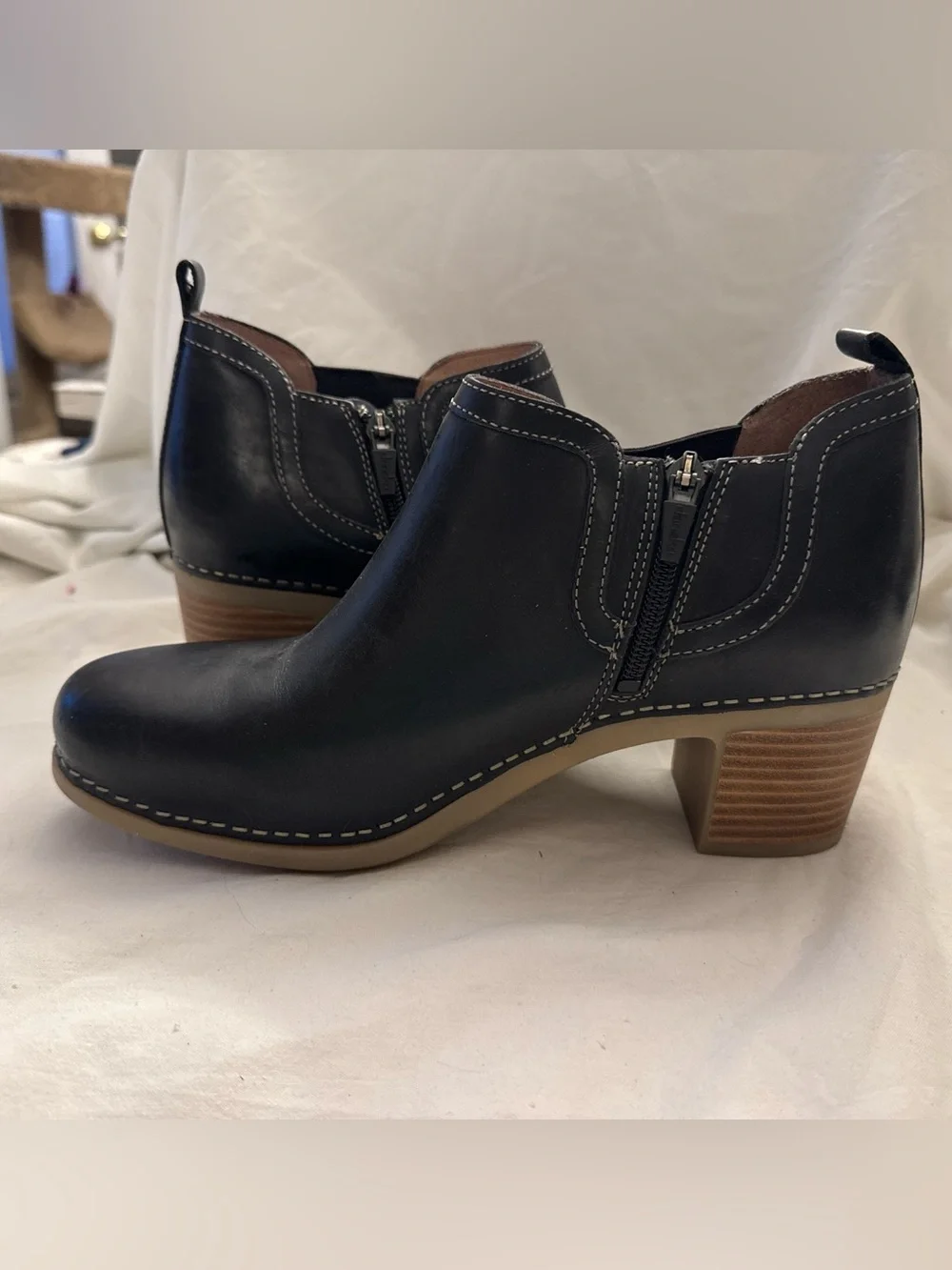 Dansko Harlene Black Leather Ankle Booties Zipper Womens 40 Boho Comfort EUC